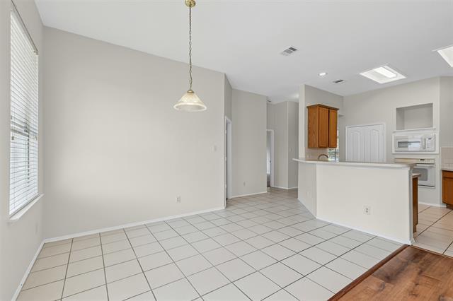 Building Photo - 807 Cheyenne Dr