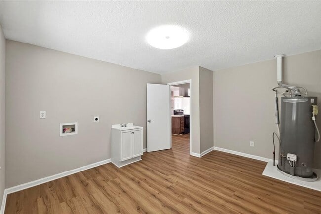 Building Photo - 5949 James Rd