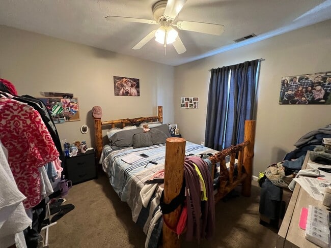 Building Photo - Charming townhome close to Cherry Point!