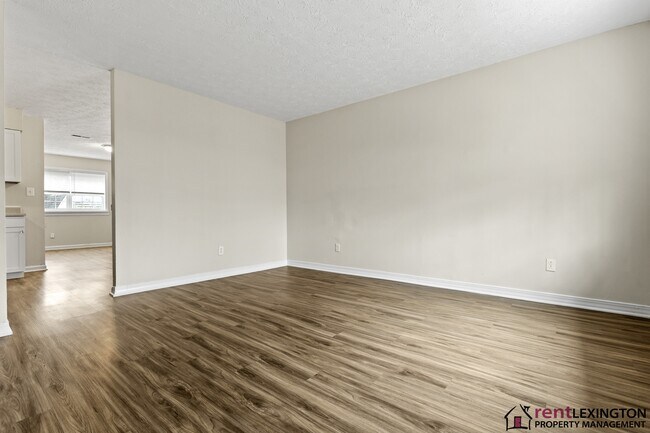 Building Photo - 3966 Northampton Dr