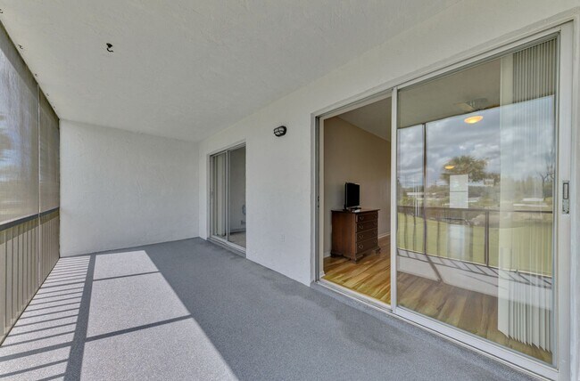 Building Photo - BEAULTIFUL 1 BEDROOM, 1 BATHROOM CONDO LOC...