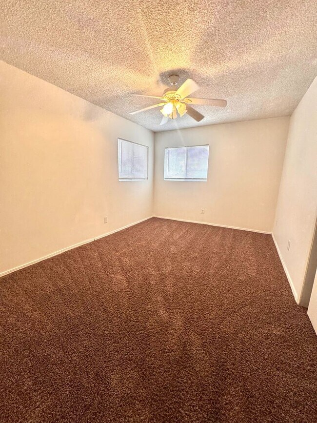 Building Photo - House for Rent!