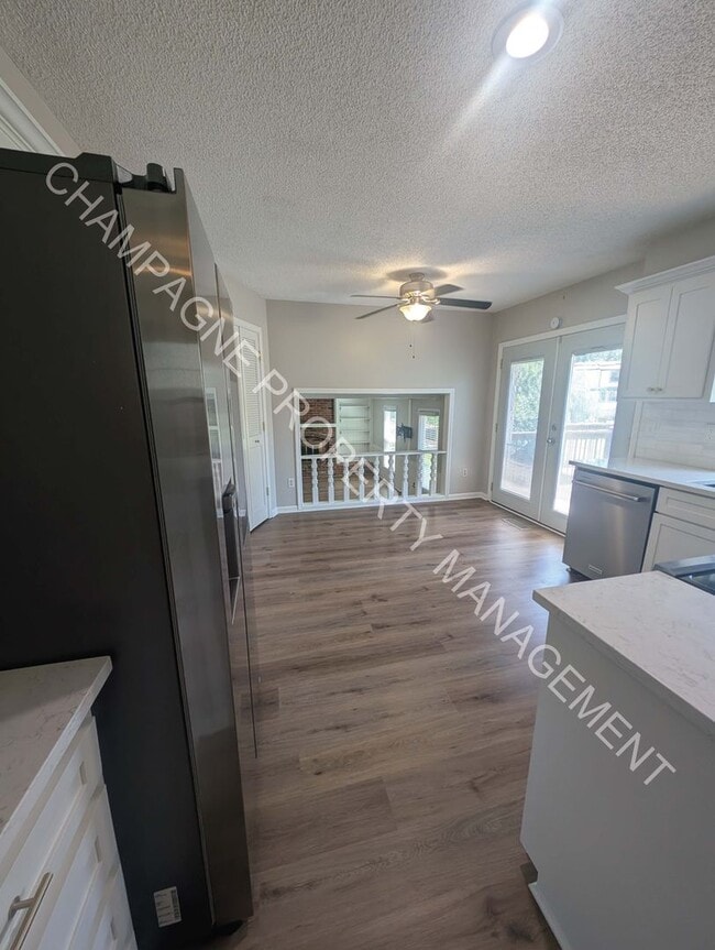 Building Photo - GORGEOUS LENEXA HOME FOR RENT - FLAT ROCK ...