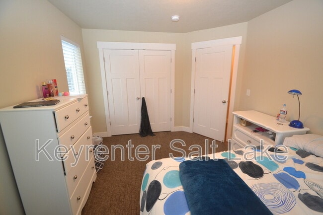 Building Photo - 1867 Trail Heights Dr