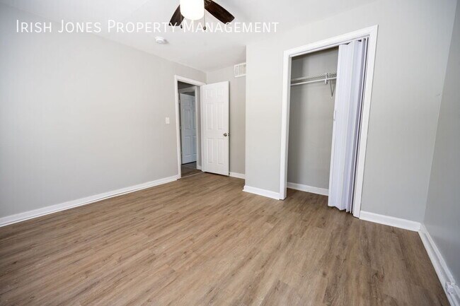 Building Photo - 315 E Park Dr