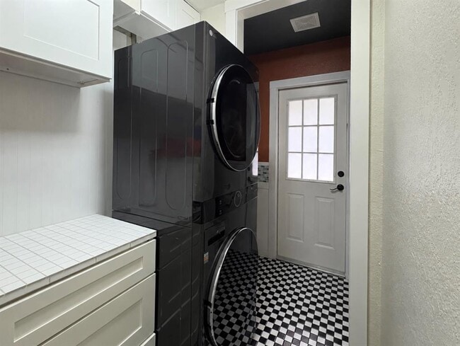 Building Photo - 3916 Amy Cir