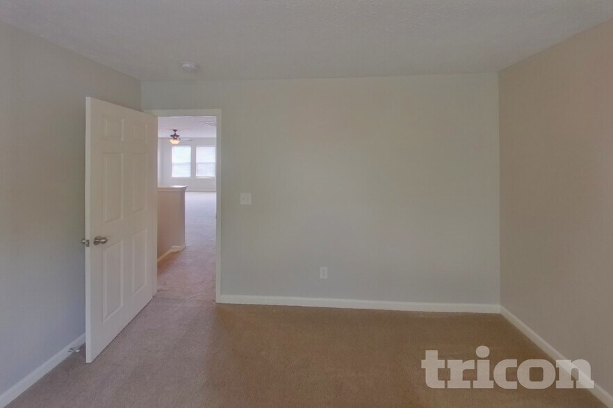 Building Photo - 6429 Sunnywood Dr