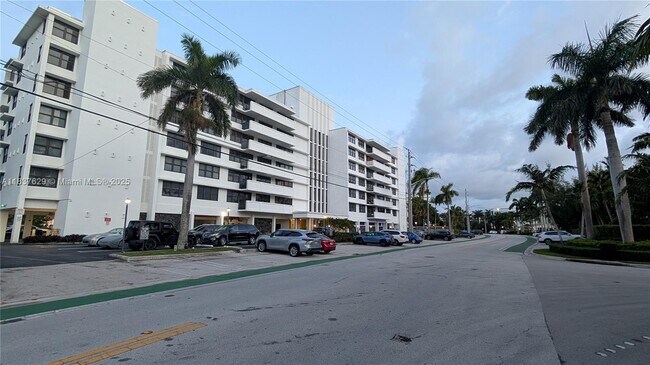 Building Photo - 10101 E Bay Harbor Dr