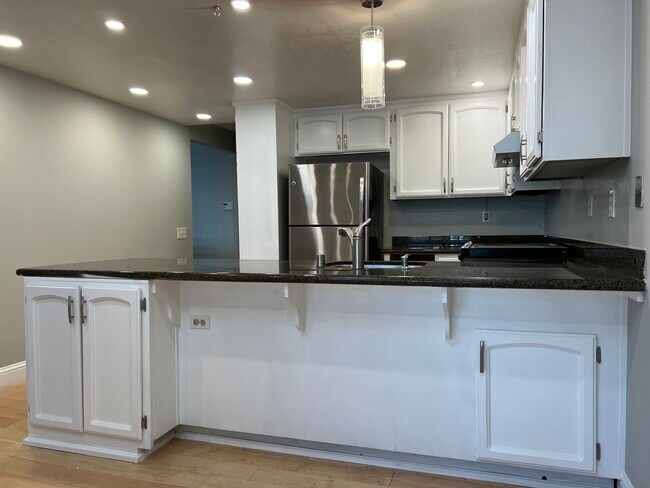 Building Photo - 5411 Black Ave