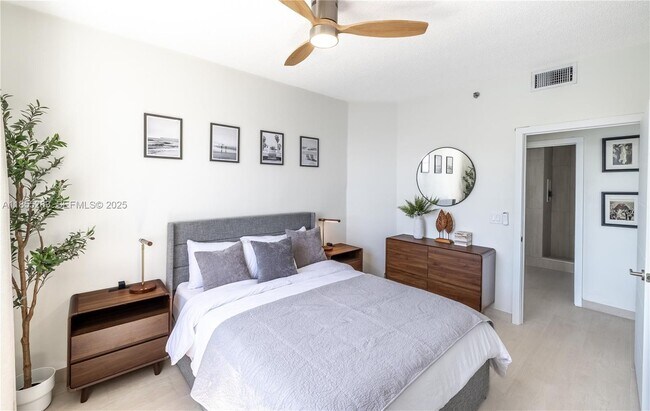 Building Photo - 3255 NE 184th St