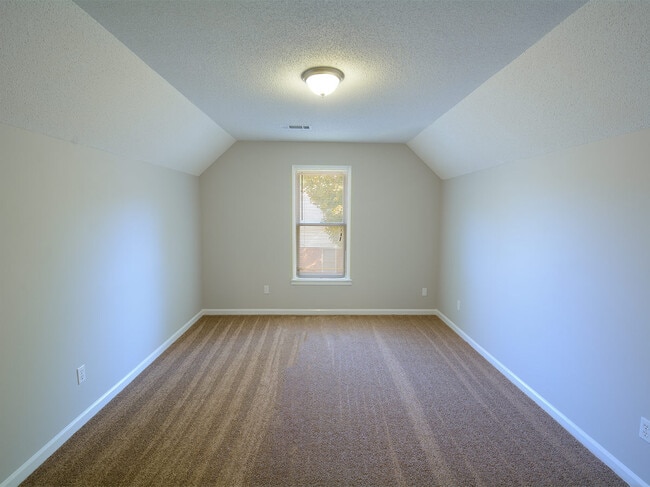 Building Photo - 4 bed, 2.5 bath in Cordova over 2600 sq feet