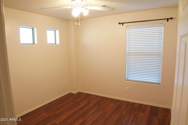 Building Photo - 2732 E Canyon Creek Dr