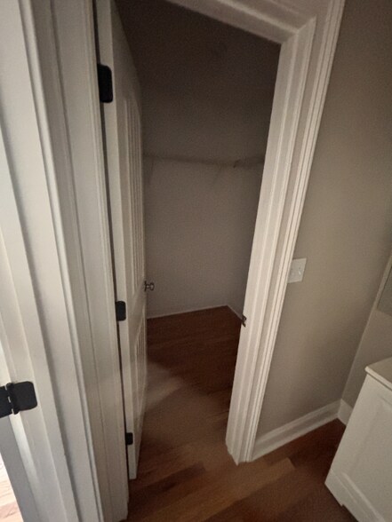 Building Photo - 5870 Sherwood Pl