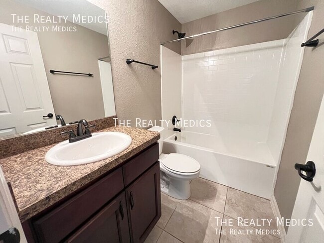 Building Photo - 53 Maple Dr