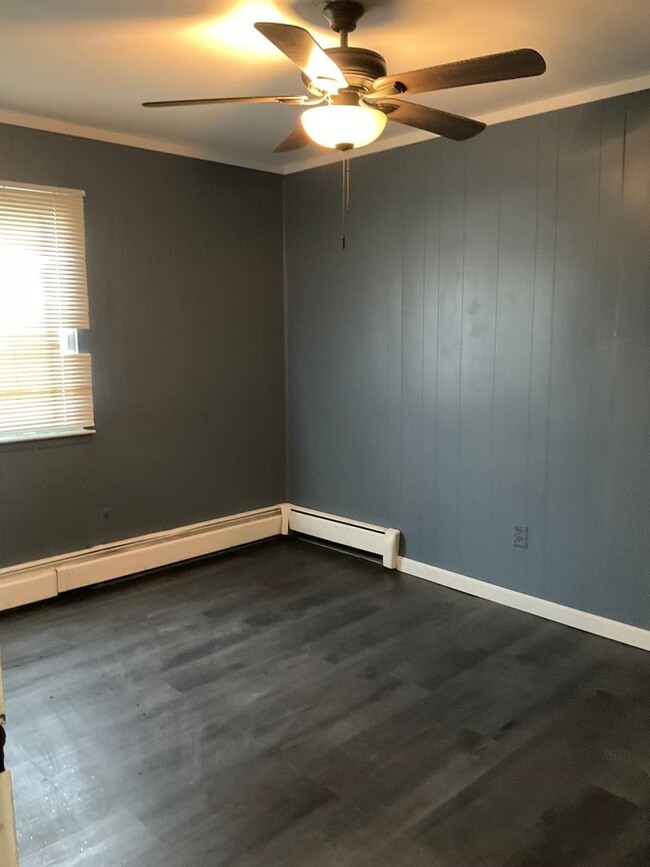 Building Photo - 1548 Islip Ave