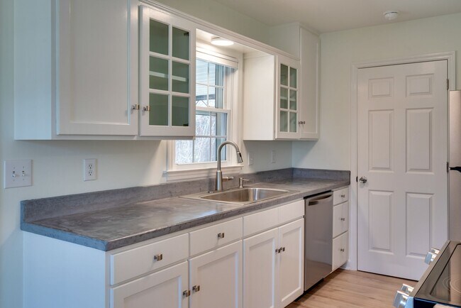 Building Photo - 534 Wanda Dr