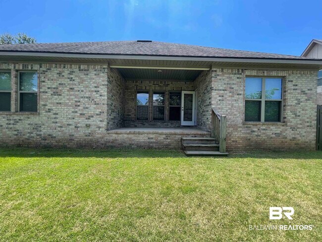 Building Photo - 253 Hawthorne Cir