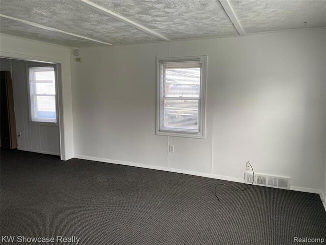 Building Photo - 4335 Territorial Rd