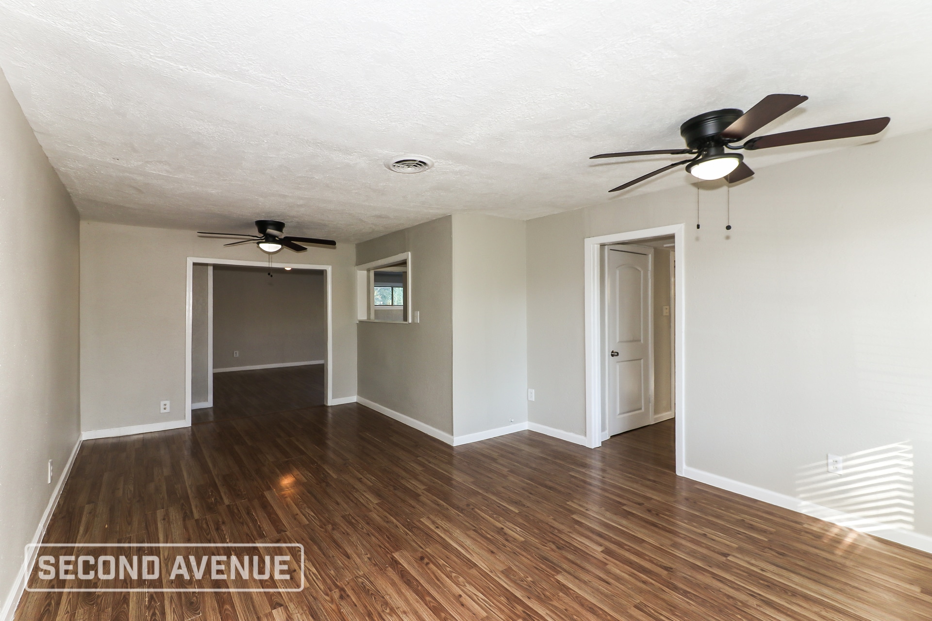 Building Photo - 5911 Kenilwood Dr