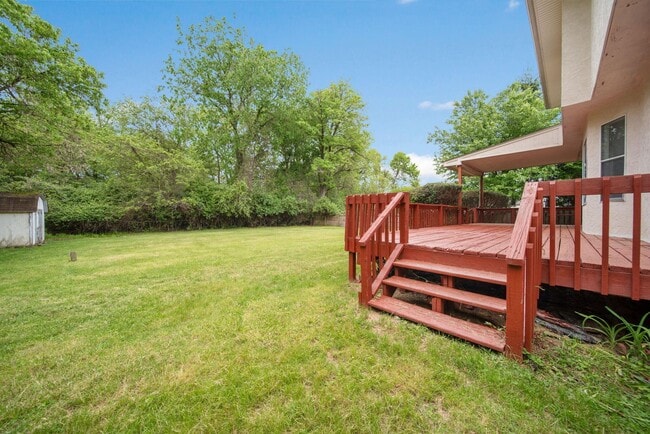 Building Photo - 921 Beechwood Rd