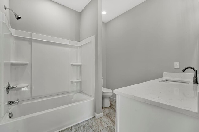Building Photo - Stunning 4 Bedroom Home in Laurens