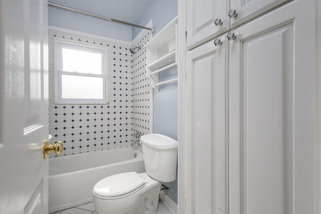 Building Photo - 1608 Whitcomb Ave