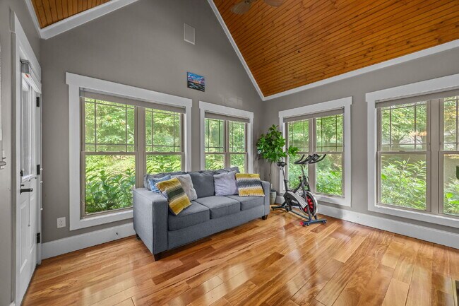 Building Photo - Spacious 3-Bedroom Home with Bonus Room & ...