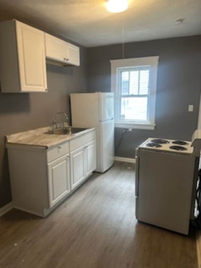 Building Photo - 1-Bedroom Apartment in Quiet 4-Plex with O...