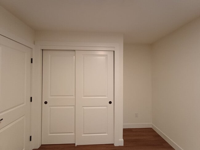 Building Photo - Oak130 - B