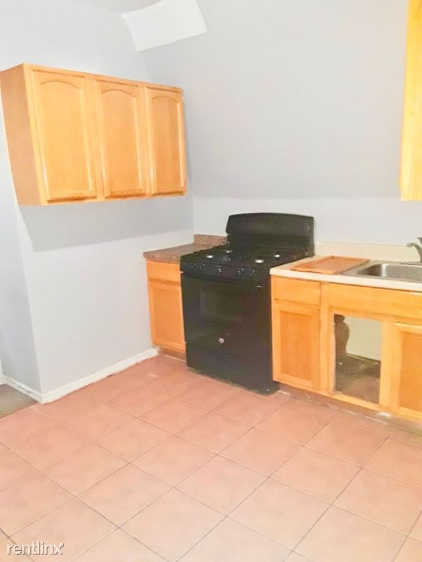 Primary Photo - 2 br, 1 bath Townhome - 22 Seymour Ave