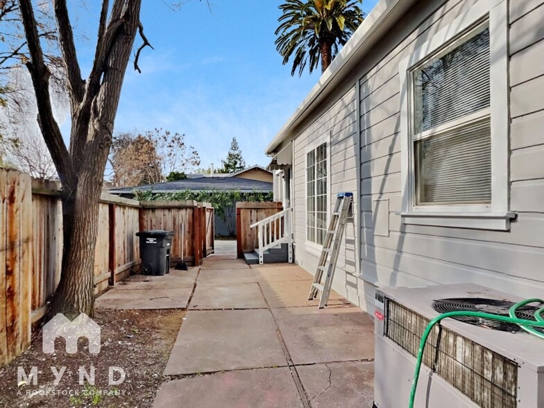 Building Photo - 2189 Colfax St