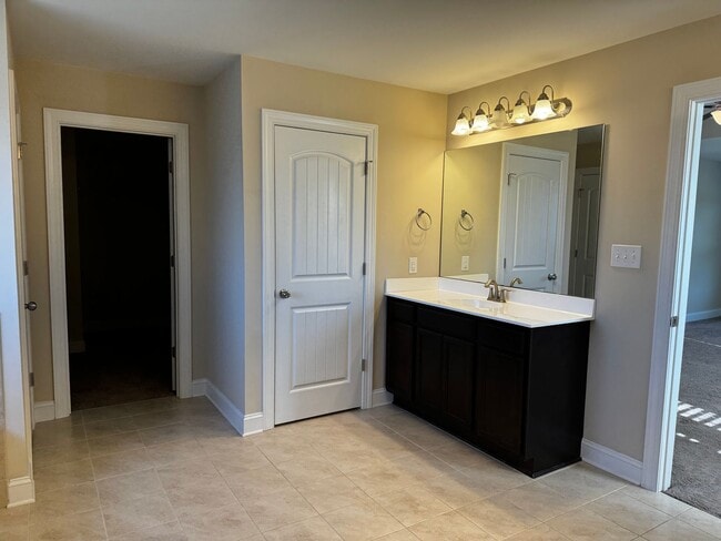 Building Photo - Grand 2 story home in Bluewater Rise