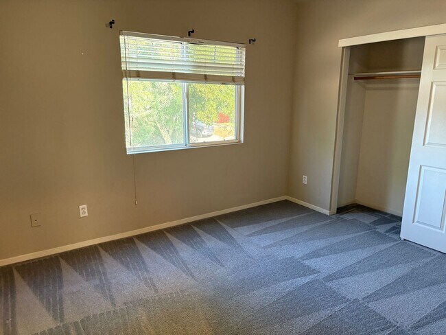 Building Photo - 4 bedroom 3 bathroom home with bedroom and...