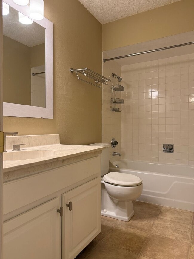 Building Photo - 10 Hampshire Cir