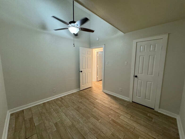 Building Photo - 2316 Andover Dr