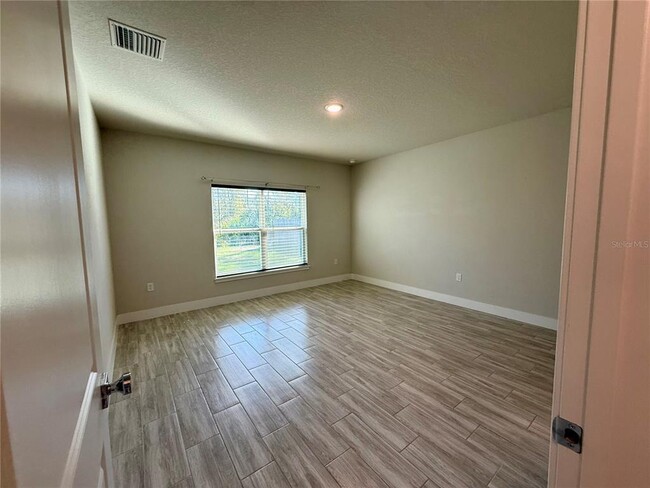 Building Photo - 49 Pilgrim Dr