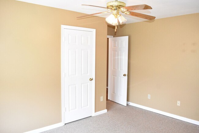Building Photo - A Great South Stafford Location!