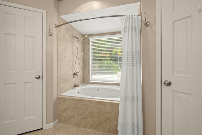 Building Photo - 17627 Macrantha Dr