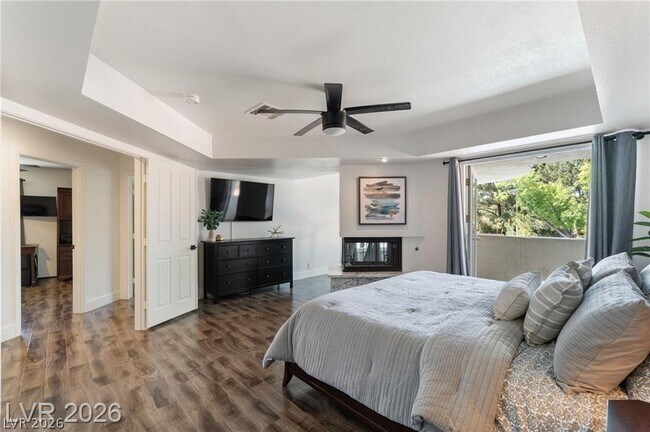 Building Photo - 2233 Versailles Ct