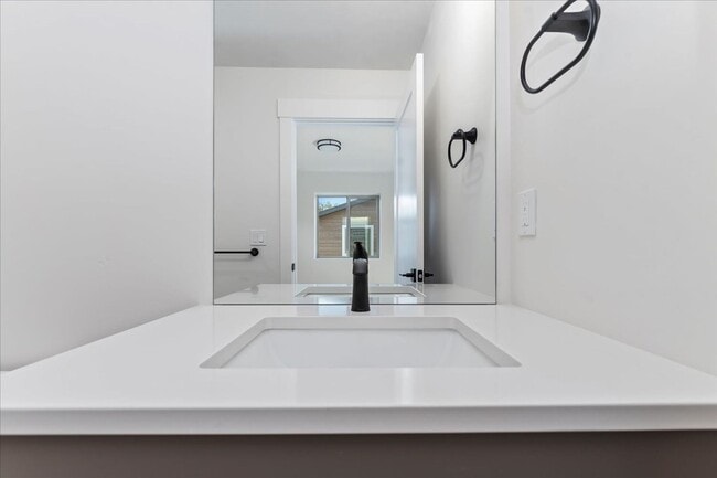 Building Photo - BRAND NEW 3 bed 3.5 bath townhouse