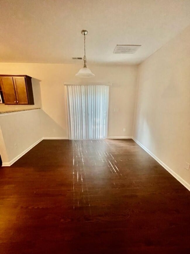 Building Photo - Luxurious 2 story 3 bedroom 2.5 bath Townhome | Located Off Airport Rd in Salisbury