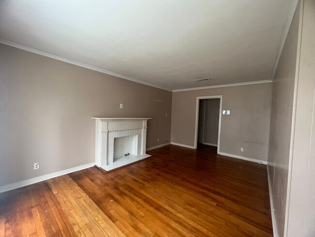 Building Photo - 4414 Akard Ave