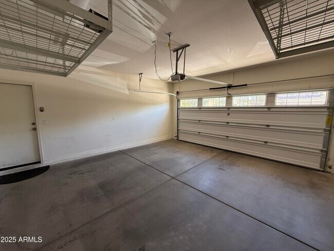 Building Photo - 888 E Aberdeen Dr