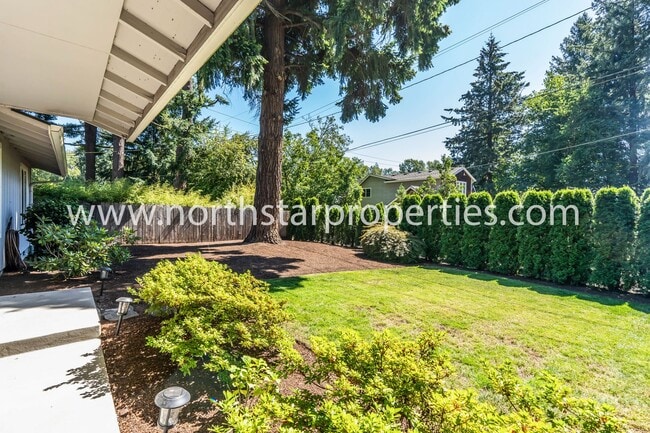 Building Photo - Garden Home Charmer