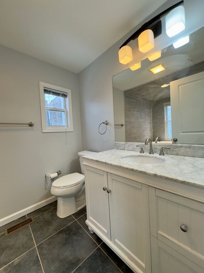 Building Photo - Charming 2 Bedroom/2.5 Bathroom Townhome in Upper Fells Point, MD!