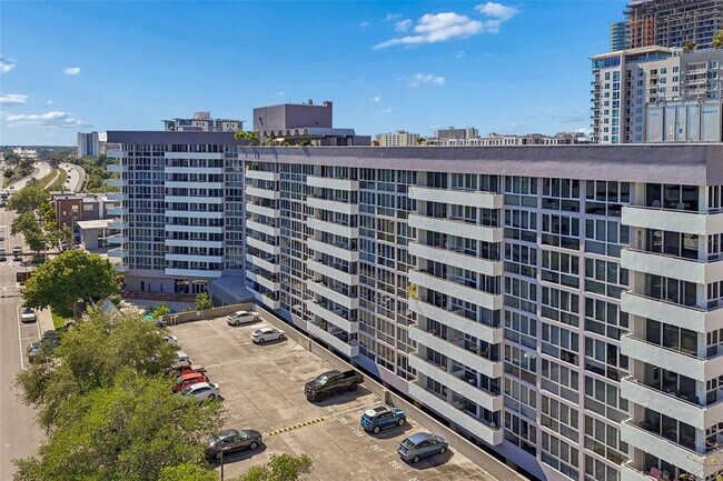 Building Photo - 470 3rd St S