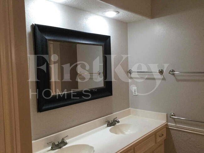 Building Photo - 12906 Elmington Ct