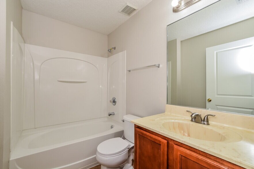 Building Photo - 2117 Fleet Ct