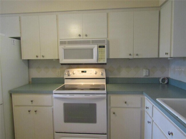 Building Photo - 5236 Lake Village Dr