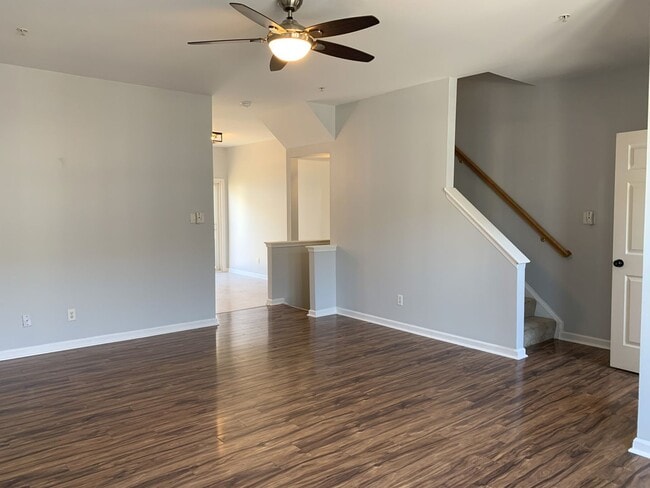Building Photo - Spacious 3-Bed / 2.5-Bath Townhome – Antrim Crossing Subdivision